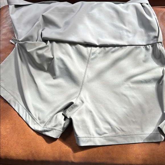 FILA Sport Golf Side Zipper Skort. It is a light Olive Green, Size 14” - Picture 7 of 7